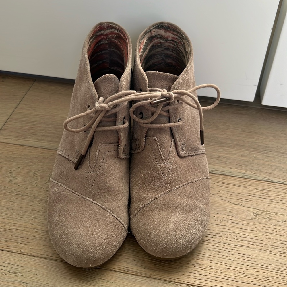 Tom’s gray/tan suede Desert Wedge Booties size 8.5